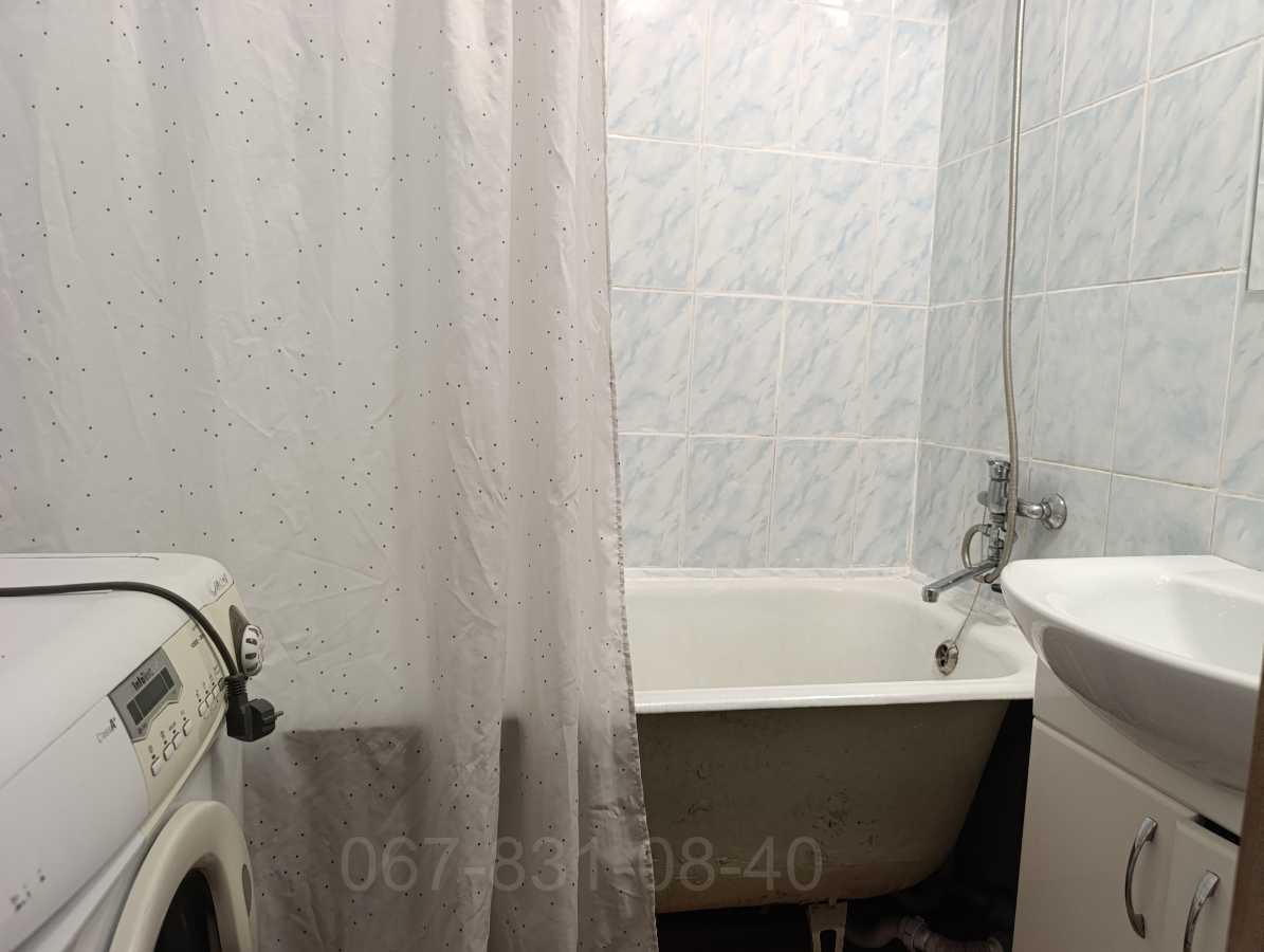 Продаж 3-кімнатної квартири 67 м², Червоний пров., Камінь