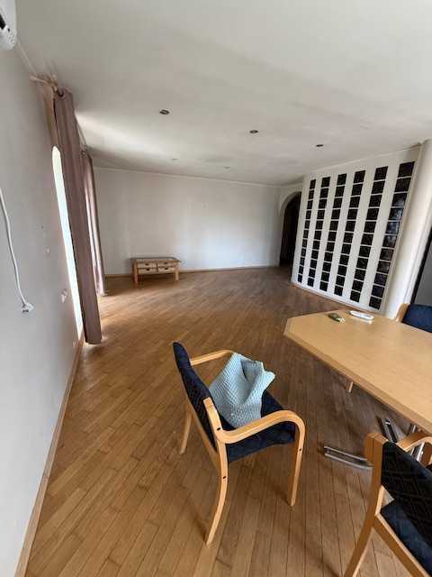 Продаж 3-кімнатної квартири 110 м², Добровольского просп., 137