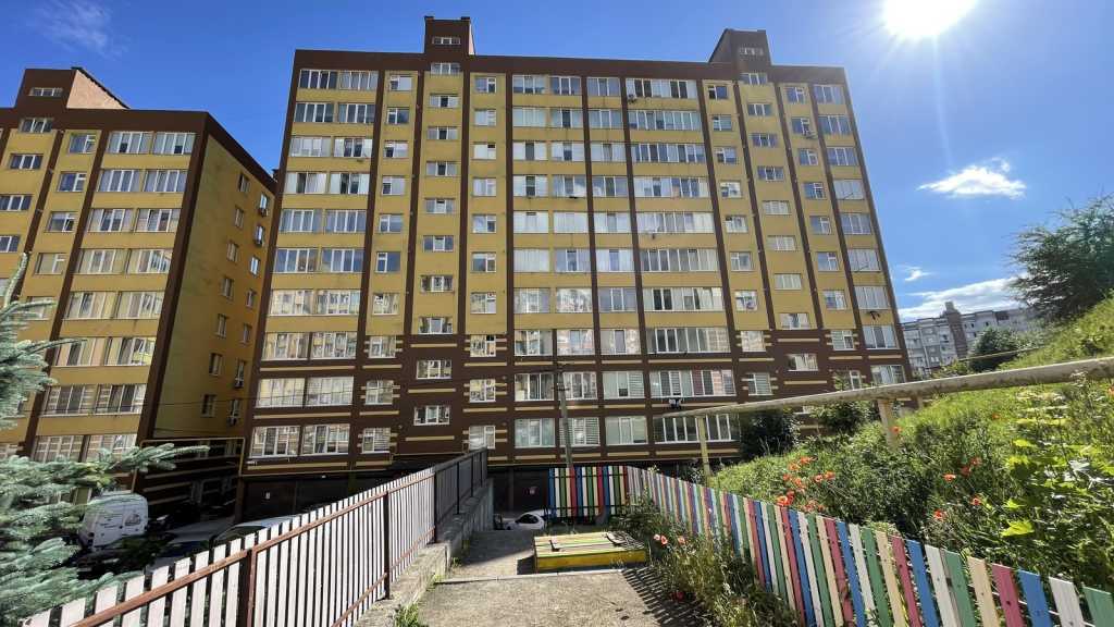Продаж 2-кімнатної квартири 63.9 м², Кармелюка вул.