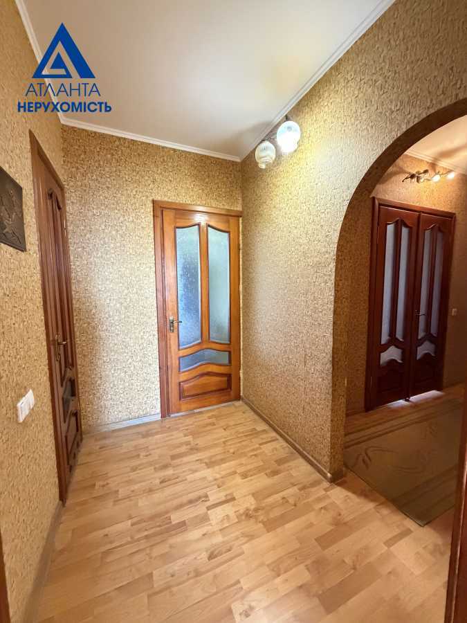 Продаж 3-кімнатної квартири 65.5 м², Стрілецька вул.