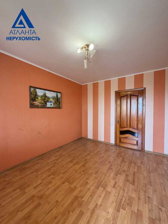 Продаж 3-кімнатної квартири 65.5 м², Стрілецька вул.