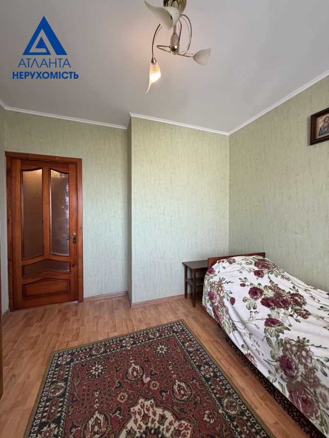 Продаж 3-кімнатної квартири 65.5 м², Стрілецька вул.