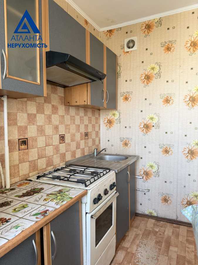 Продаж 3-кімнатної квартири 65.5 м², Стрілецька вул.