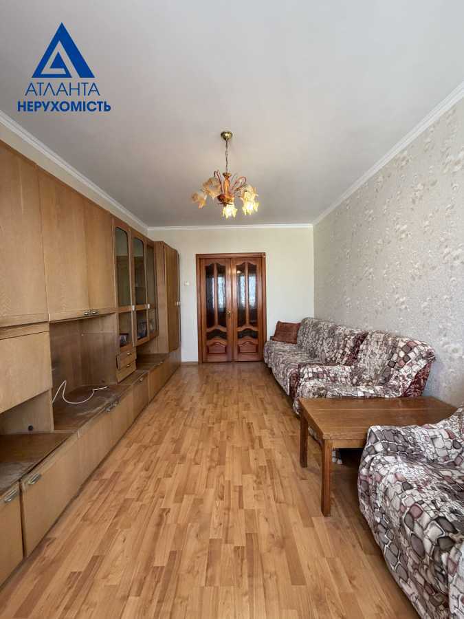 Продаж 3-кімнатної квартири 65.5 м², Стрілецька вул.