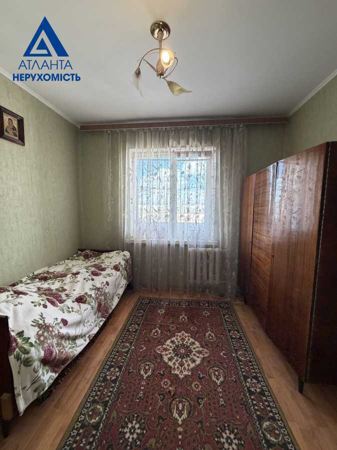 Продаж 3-кімнатної квартири 65.5 м², Стрілецька вул.