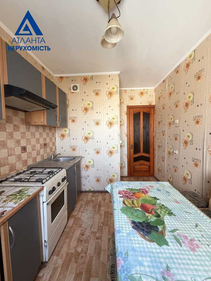 Продаж 3-кімнатної квартири 65.5 м², Стрілецька вул.