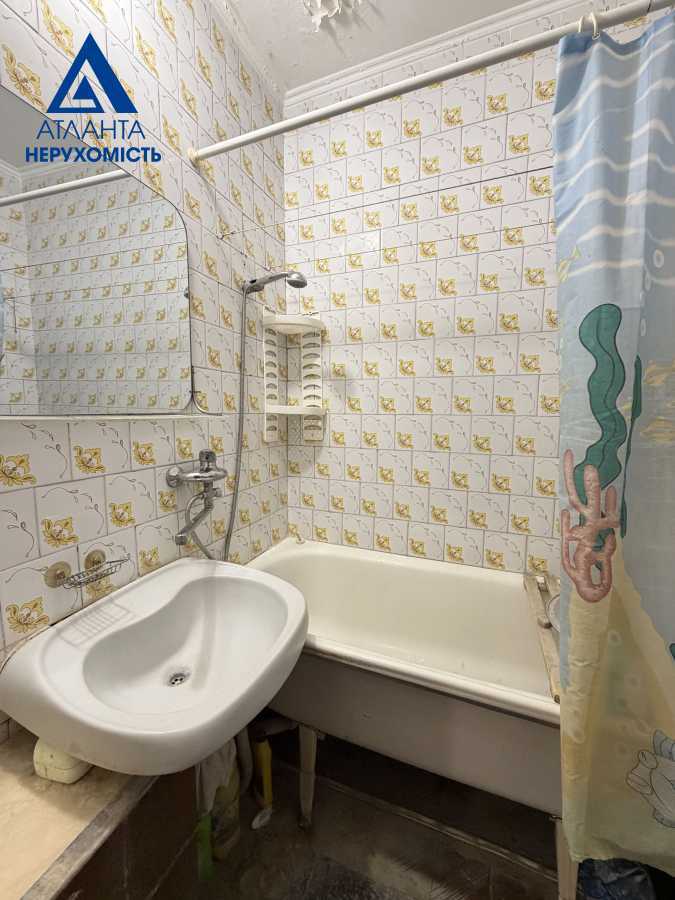 Продаж 3-кімнатної квартири 65.5 м², Стрілецька вул.