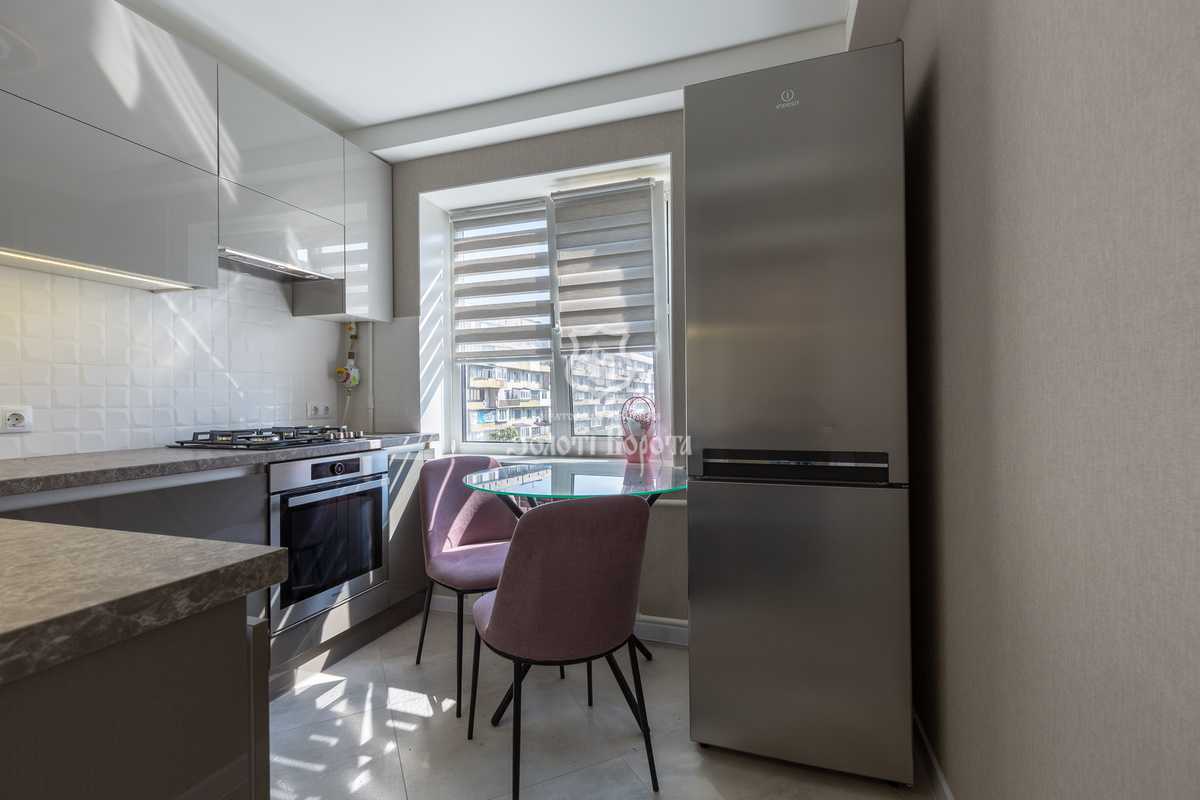 Продаж 2-кімнатної квартири 45 м², Героїв Сталінграда просп., 15Б