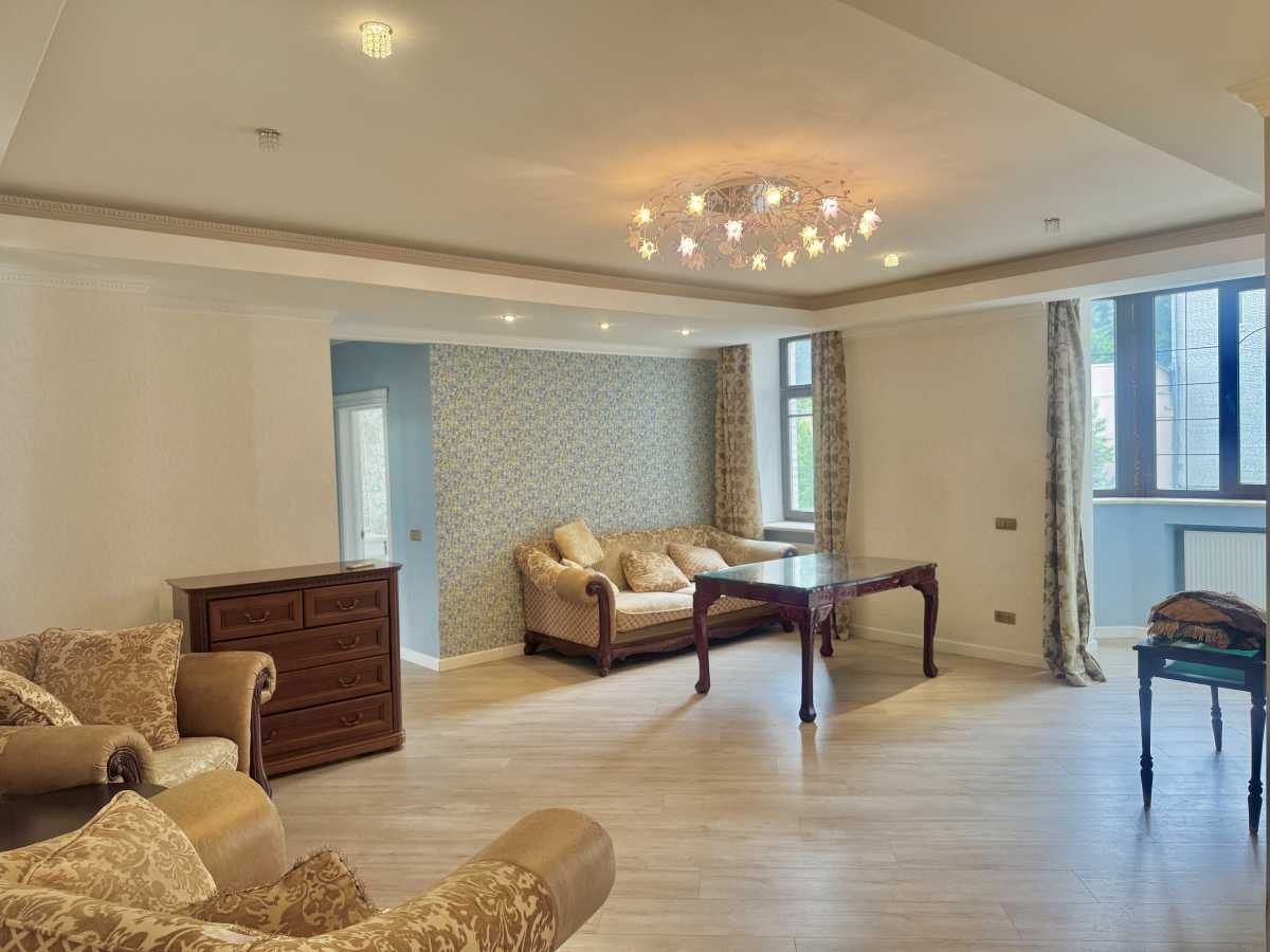 Продажа 4-комнатной квартиры 131 м², Ярославский пер., 4