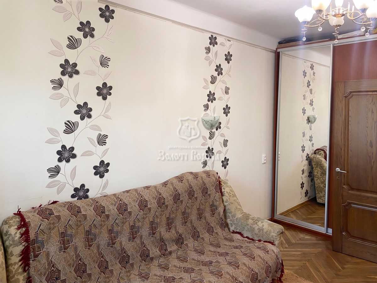 Продаж 2-кімнатної квартири 44 м², Молодіжна вул., 63