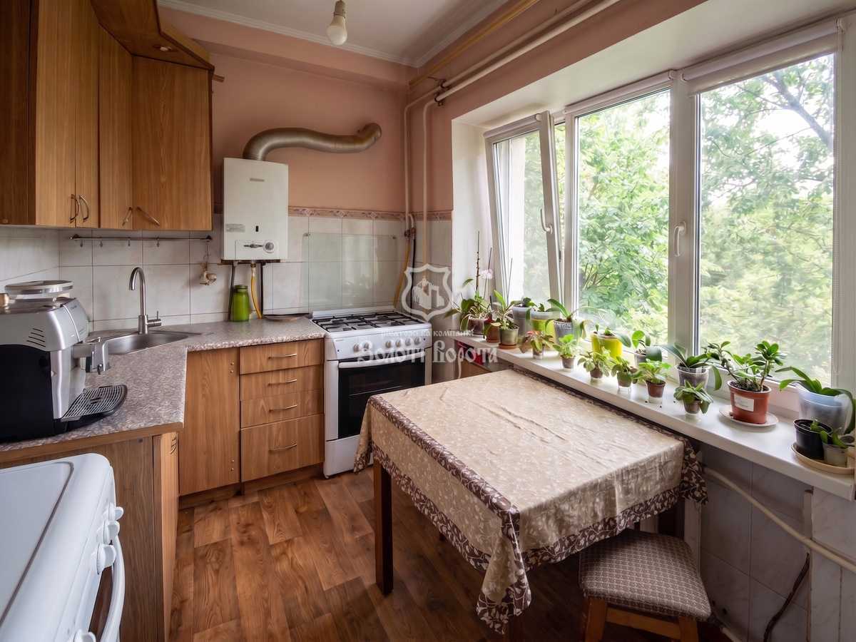 Продаж 2-кімнатної квартири 44 м², Молодіжна вул., 63
