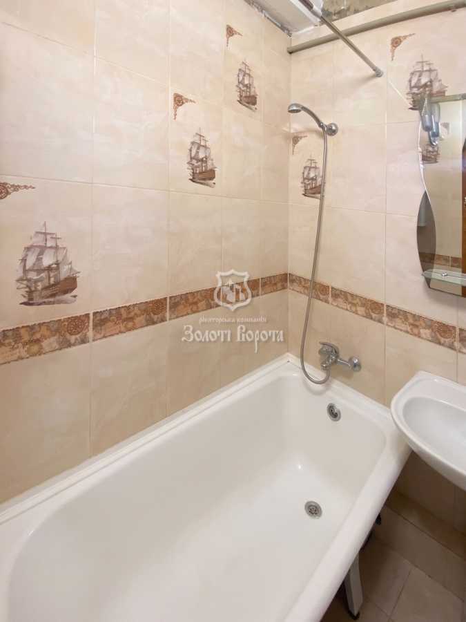 Продаж 2-кімнатної квартири 44 м², Молодіжна вул., 63