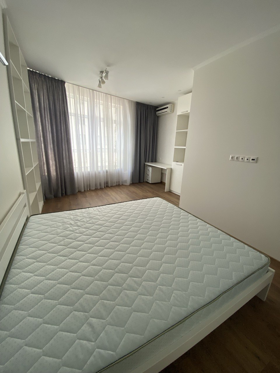 Продажа 3-комнатной квартиры 140 м², Кловский спуск, 7А