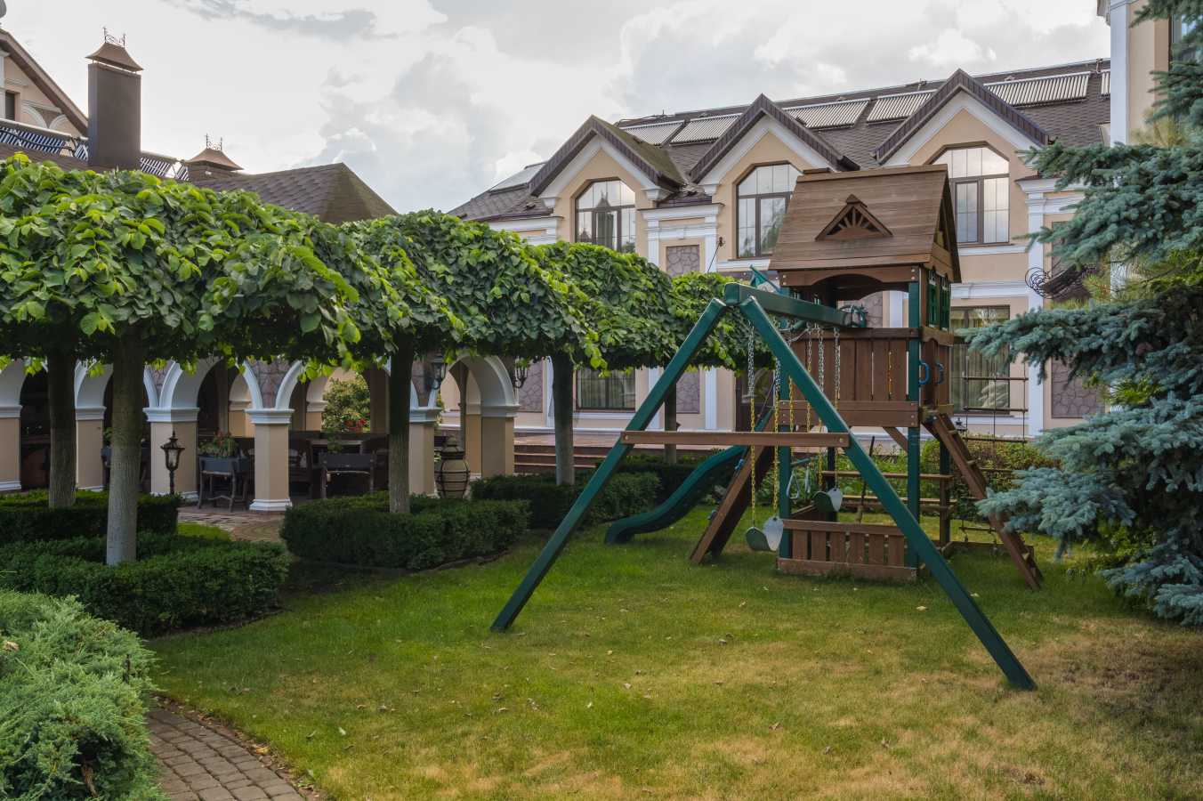Аренда дома 1500 м², Озерная, 1
