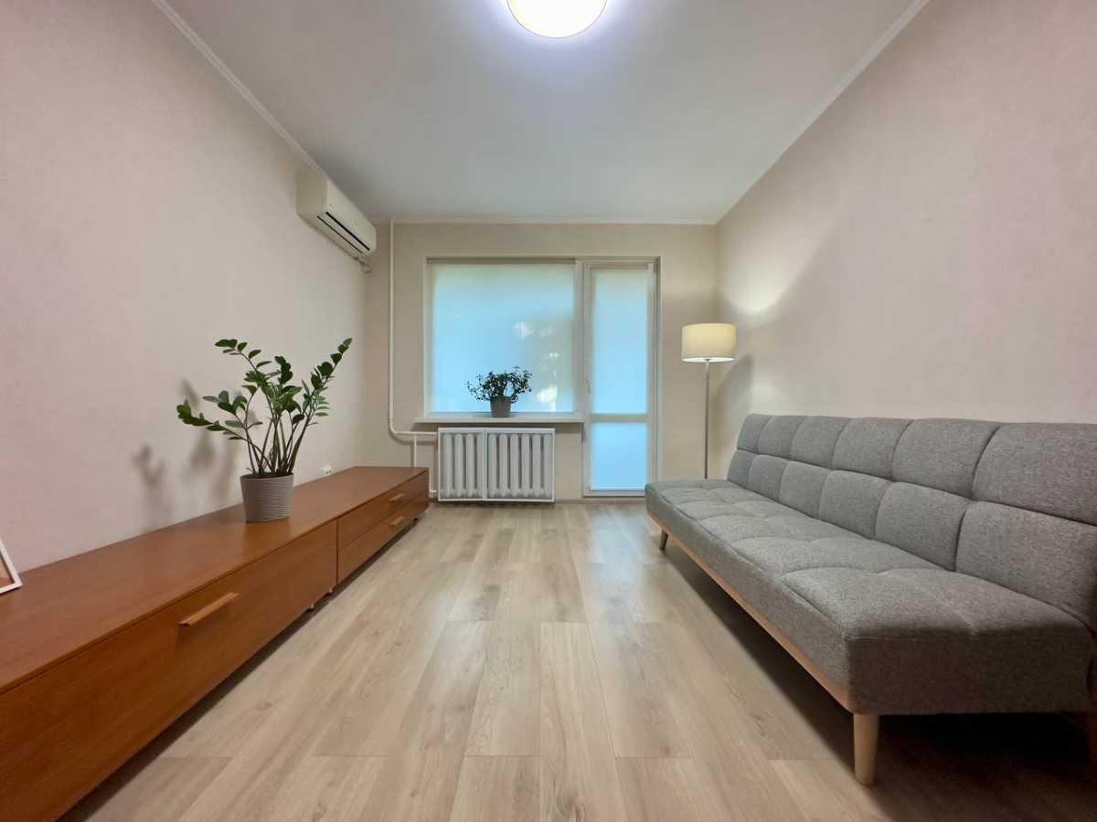 Продаж 2-кімнатної квартири 45.2 м², Нарбутівська, 165/1