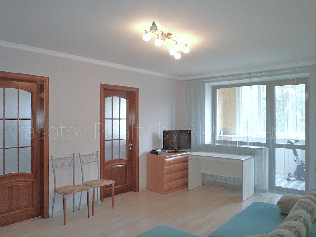 Продажа 3-комнатной квартиры 49 м², Манежная ул., 20