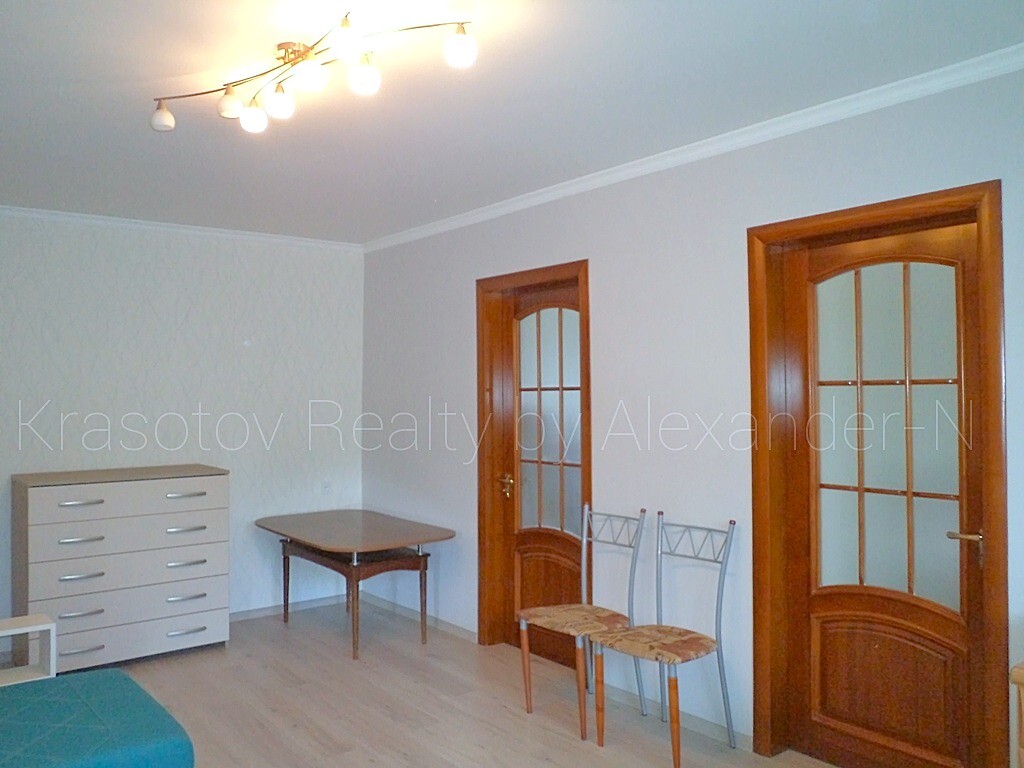 Продажа 3-комнатной квартиры 49 м², Манежная ул., 20