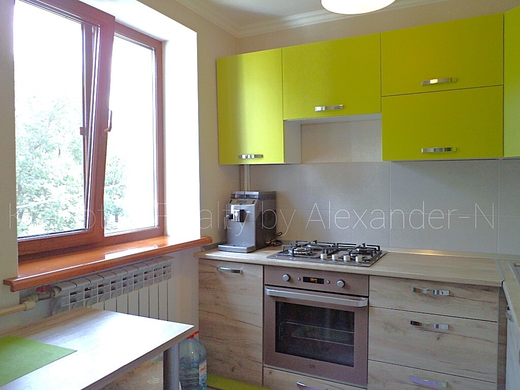 Продажа 3-комнатной квартиры 49 м², Манежная ул., 20