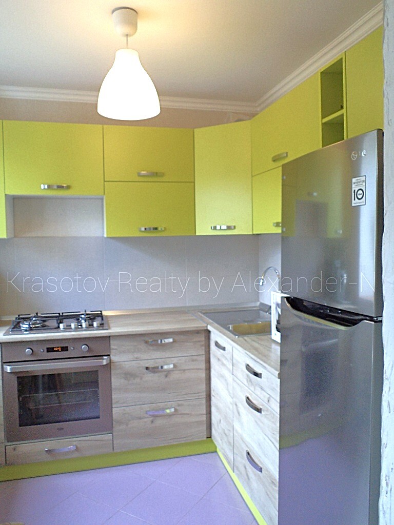 Продажа 3-комнатной квартиры 49 м², Манежная ул., 20