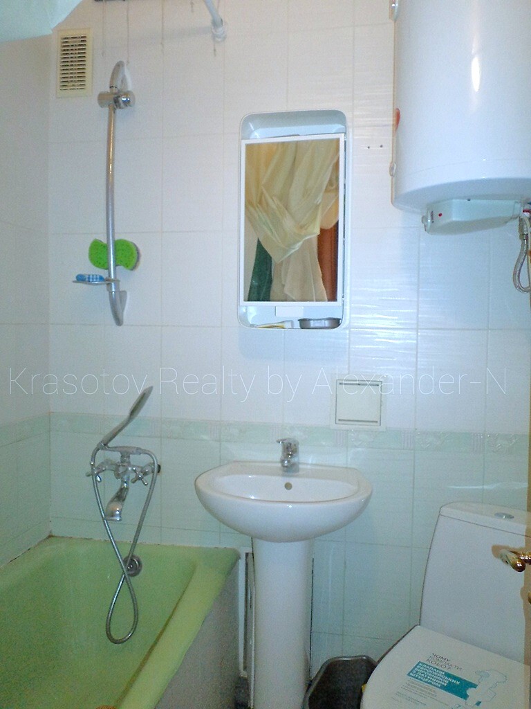 Продажа 3-комнатной квартиры 49 м², Манежная ул., 20