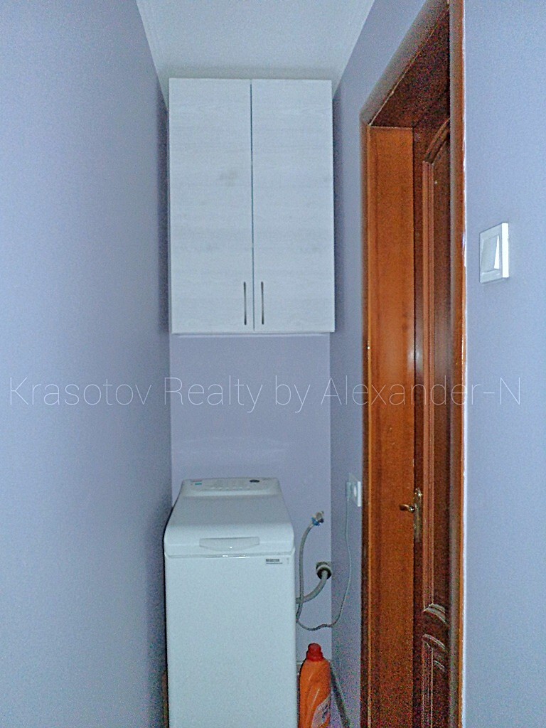 Продажа 3-комнатной квартиры 49 м², Манежная ул., 20