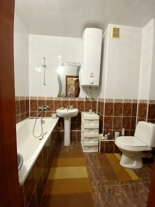 Продажа 2-комнатной квартиры 56 м², Лазурная ул.