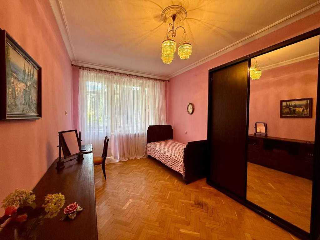Продажа 2-комнатной квартиры 85.8 м², Виноградный пер., 4