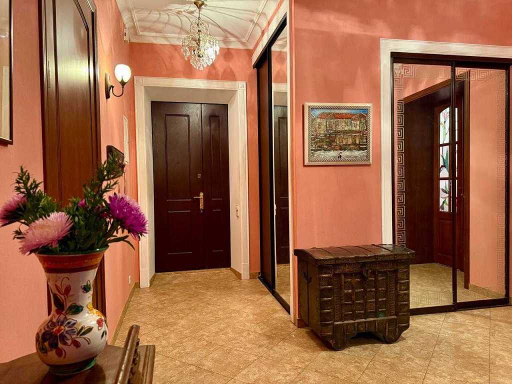 Продажа 2-комнатной квартиры 85.8 м², Виноградный пер., 4