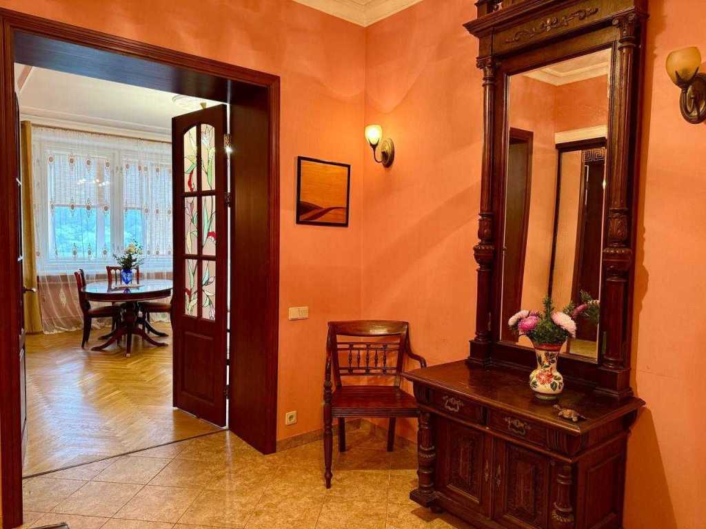 Продажа 2-комнатной квартиры 85.8 м², Виноградный пер., 4