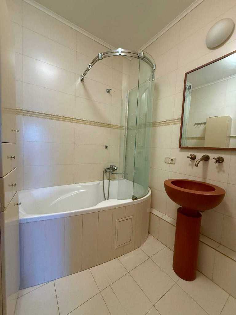 Продажа 2-комнатной квартиры 85.8 м², Виноградный пер., 4