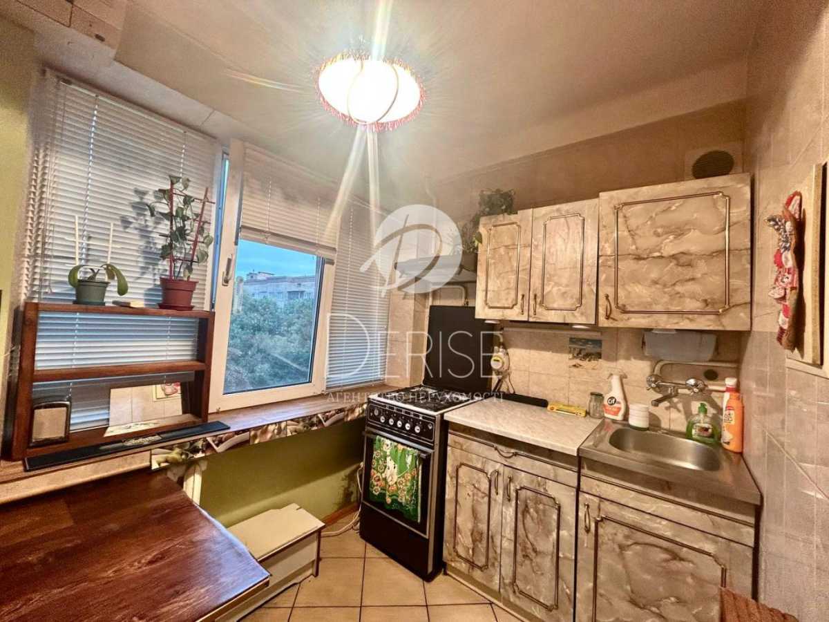 Продажа 2-комнатной квартиры 43.5 м², Лаврская ул., 4