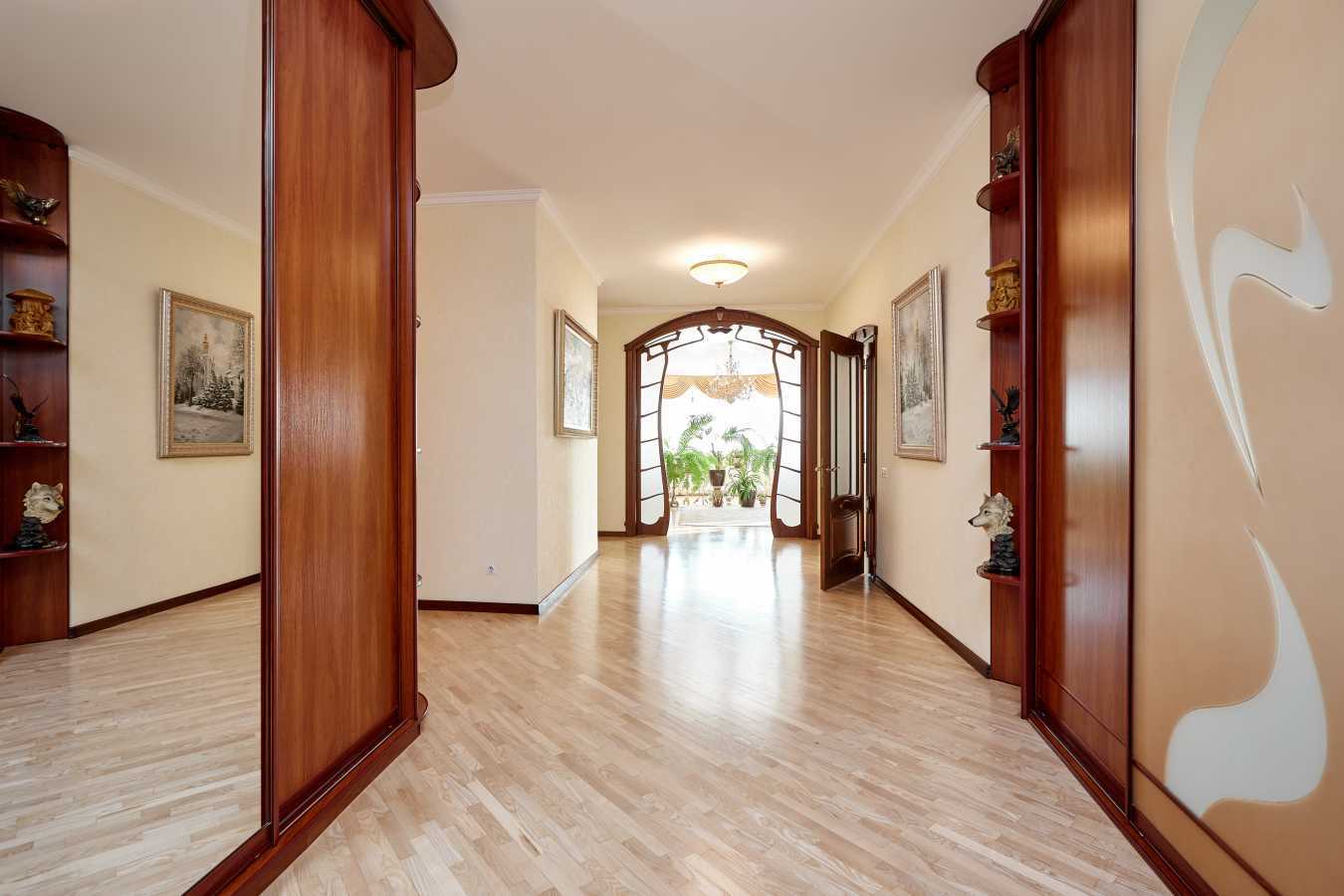 Аренда 4-комнатной квартиры 210 м², Старонаводницкая ул., 13