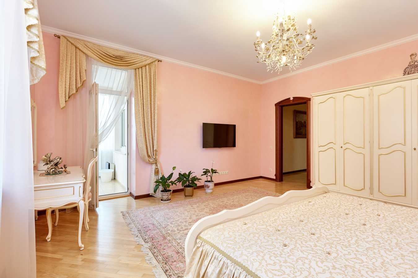 Аренда 4-комнатной квартиры 210 м², Старонаводницкая ул., 13