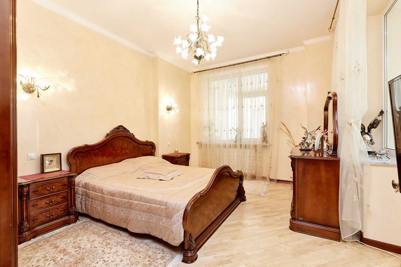 Аренда 4-комнатной квартиры 210 м², Старонаводницкая ул., 13