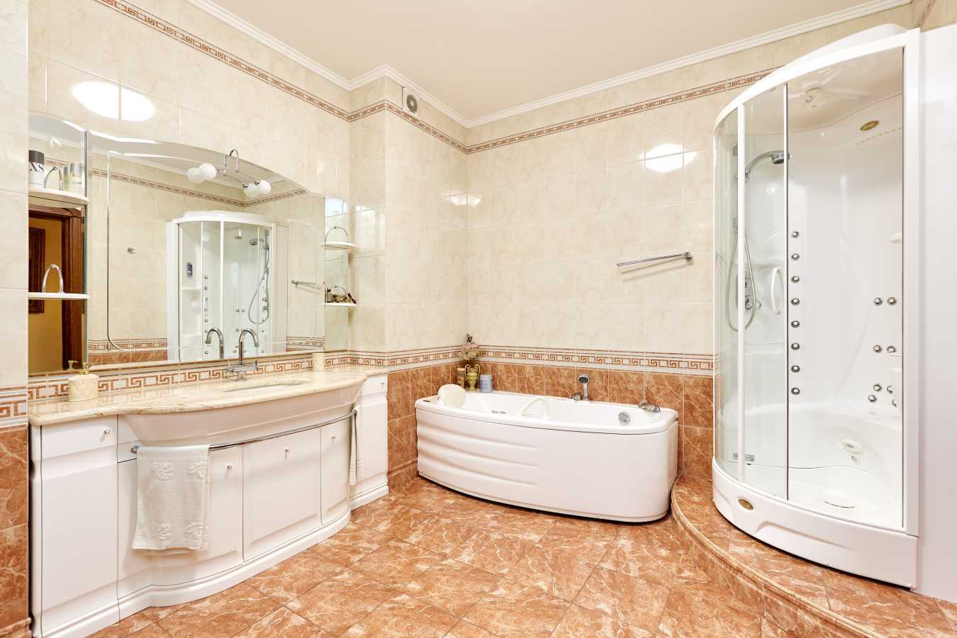 Аренда 4-комнатной квартиры 210 м², Старонаводницкая ул., 13