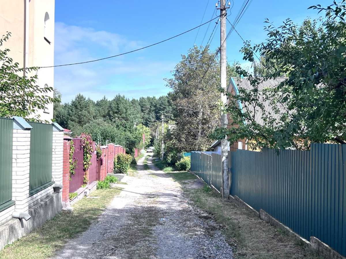 Продажа участка под индивидуальное жилое строительство 20 соток, Університетська 8