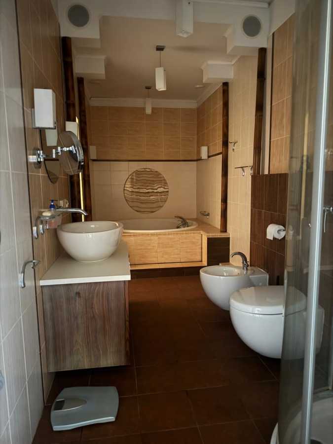 Аренда 3-комнатной квартиры 120 м², Вячеслава Черновола ул., 25