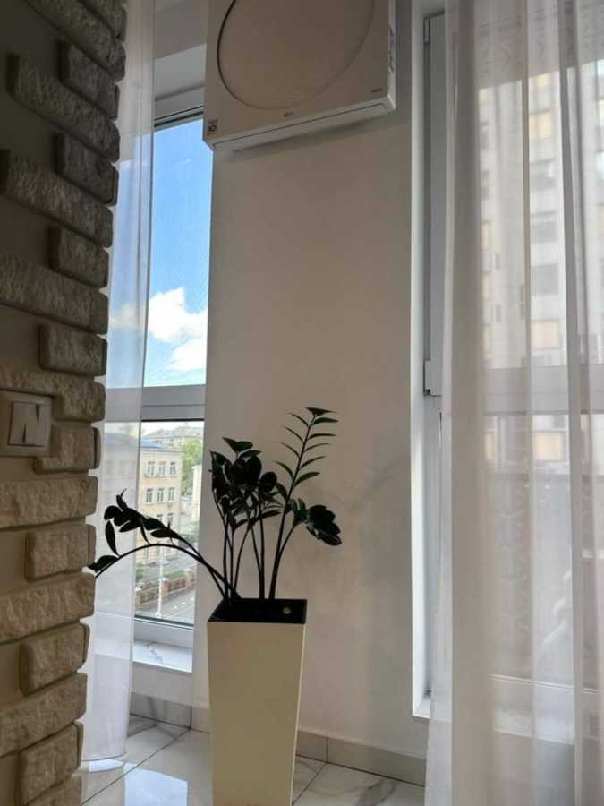Оренда 1-кімнатної квартири 51 м², Володимира Антоновича вул., 74