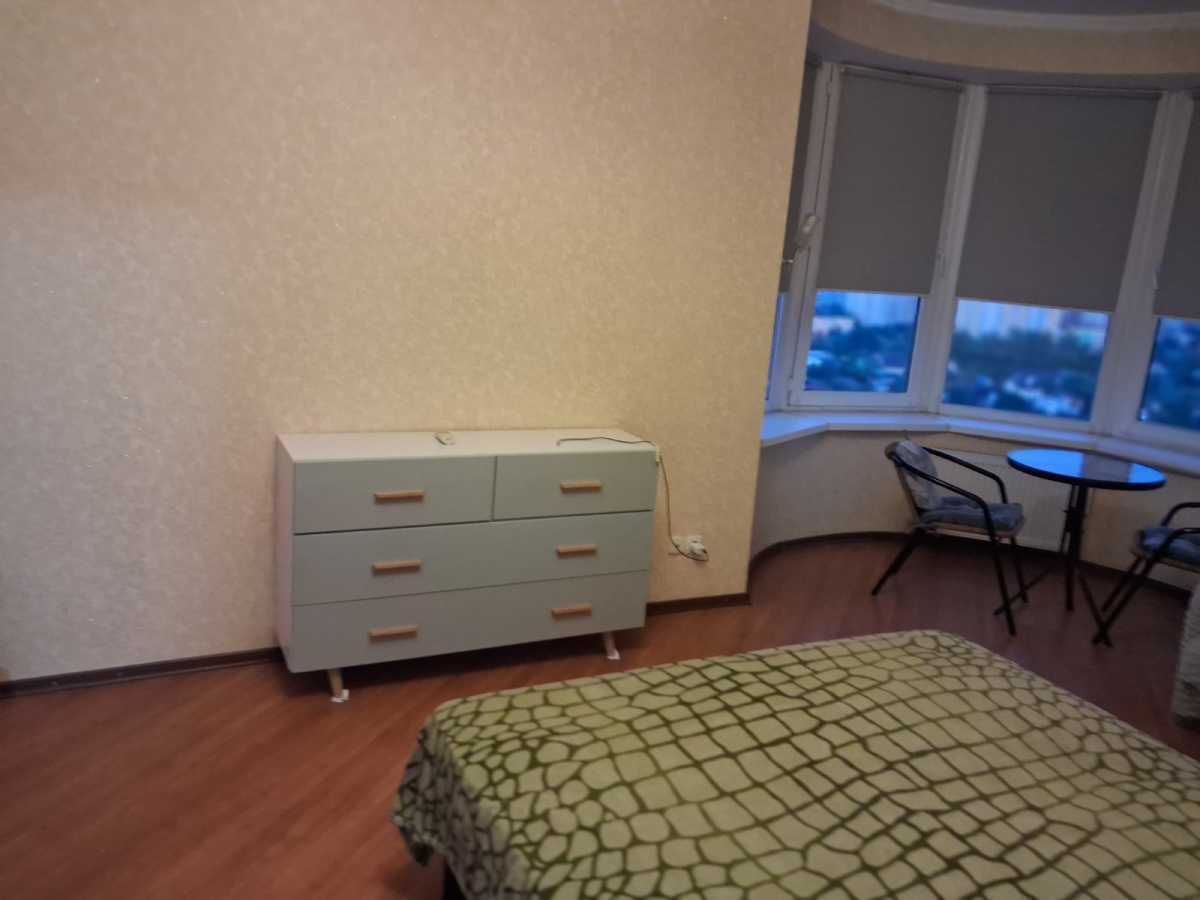 Аренда 1-комнатной квартиры 55 м², Днепровская наб., 26