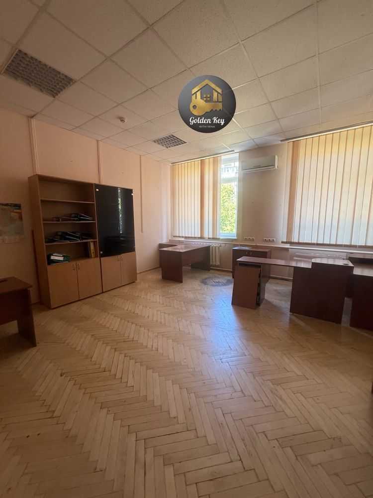 Аренда офиса 33.6 м², Евгения Коновальца ул., 31