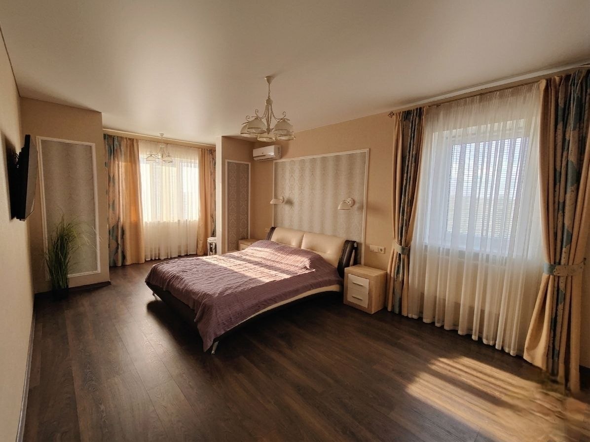 Продаж будинку 340 м²