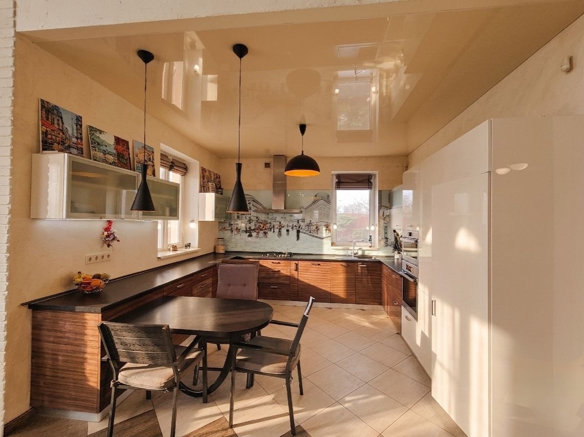 Продаж будинку 340 м²