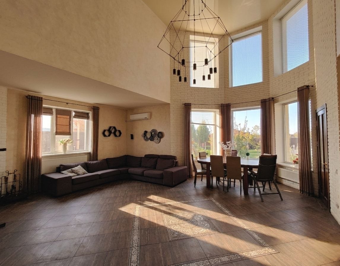 Продаж будинку 340 м²