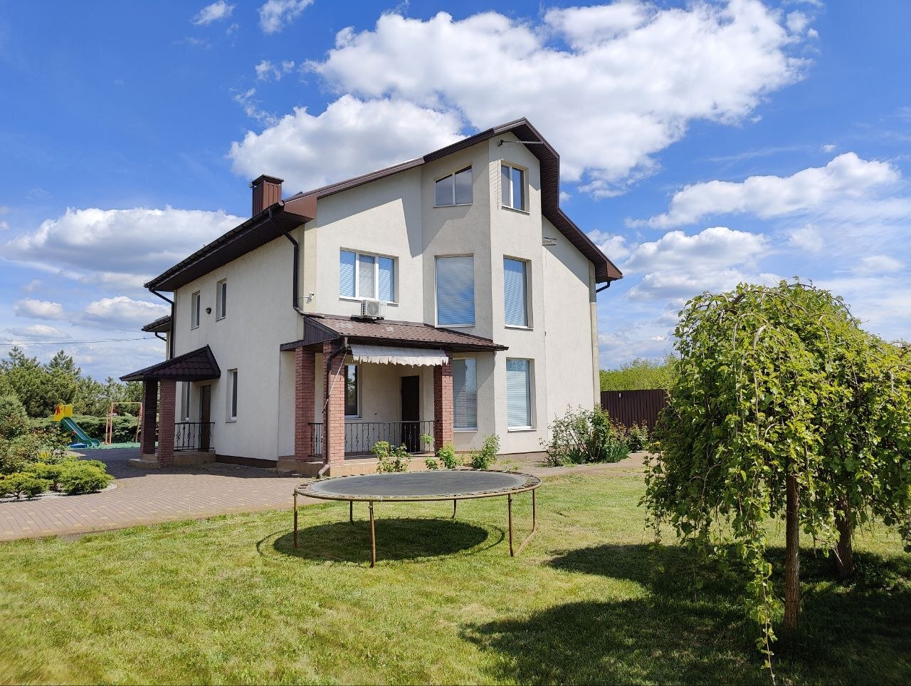 Продаж будинку 340 м²