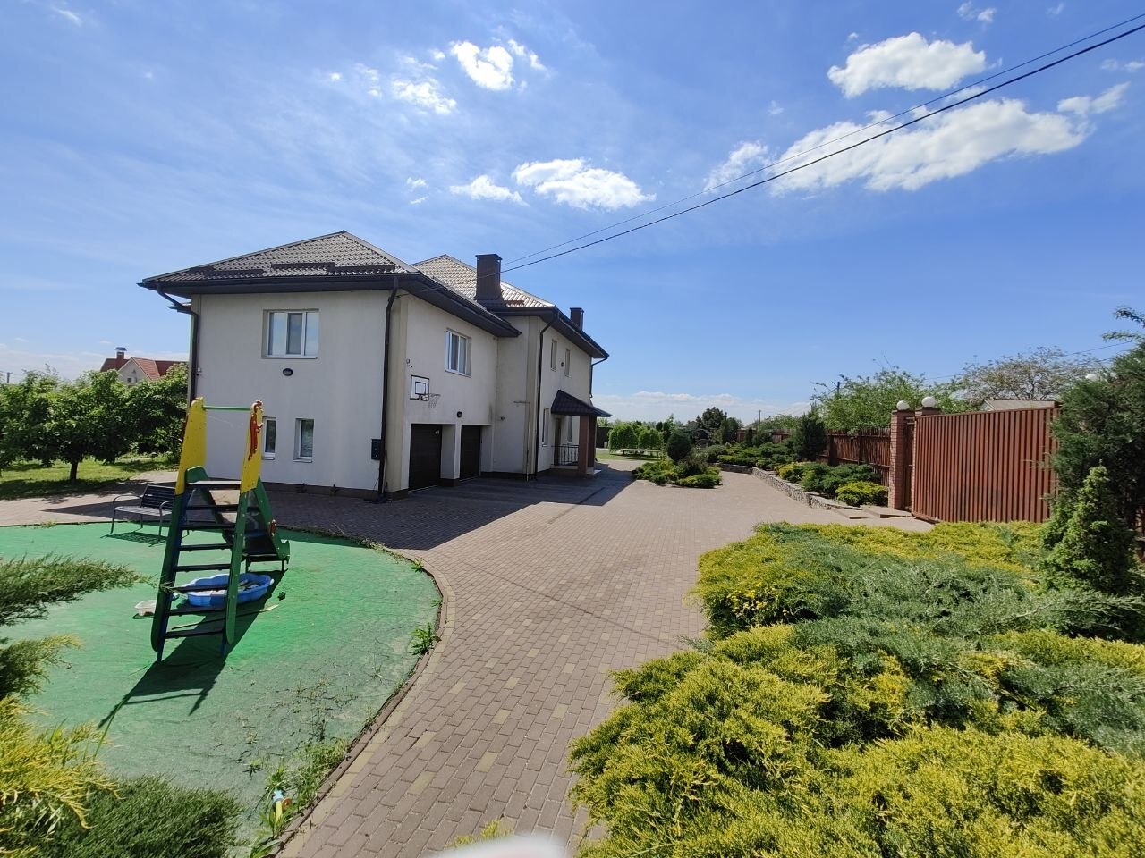 Продаж будинку 340 м²