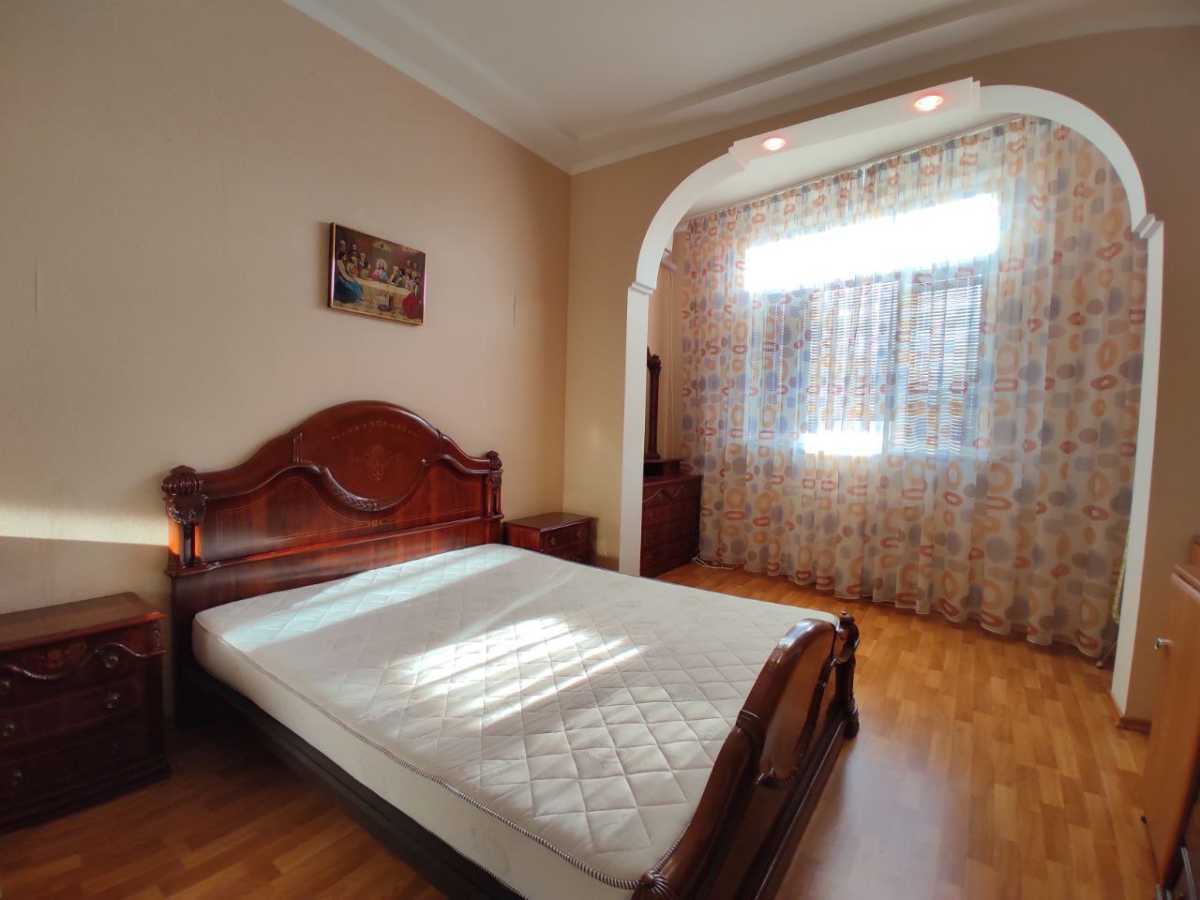 Продаж 1-кімнатної квартири 52 м², Йорданська вул., 9К