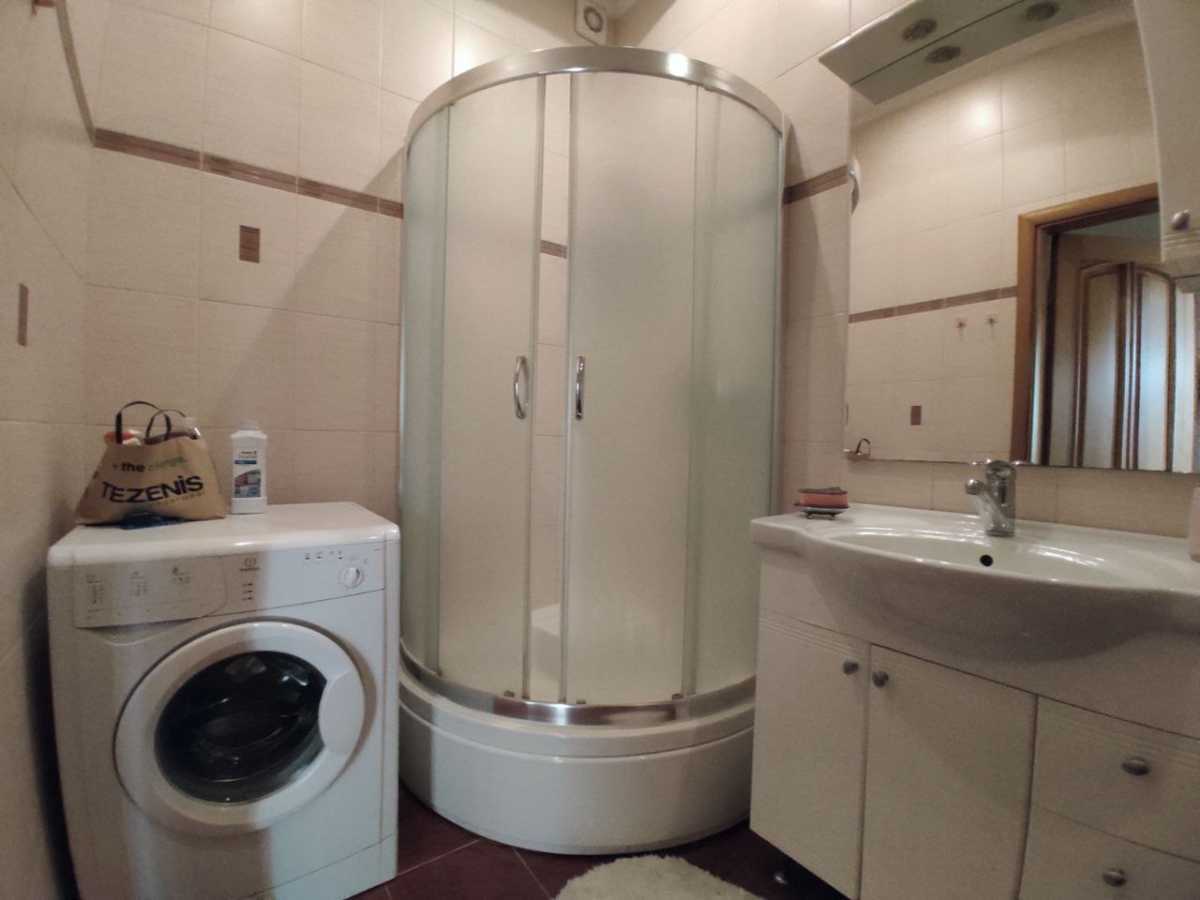 Продаж 1-кімнатної квартири 52 м², Йорданська вул., 9К