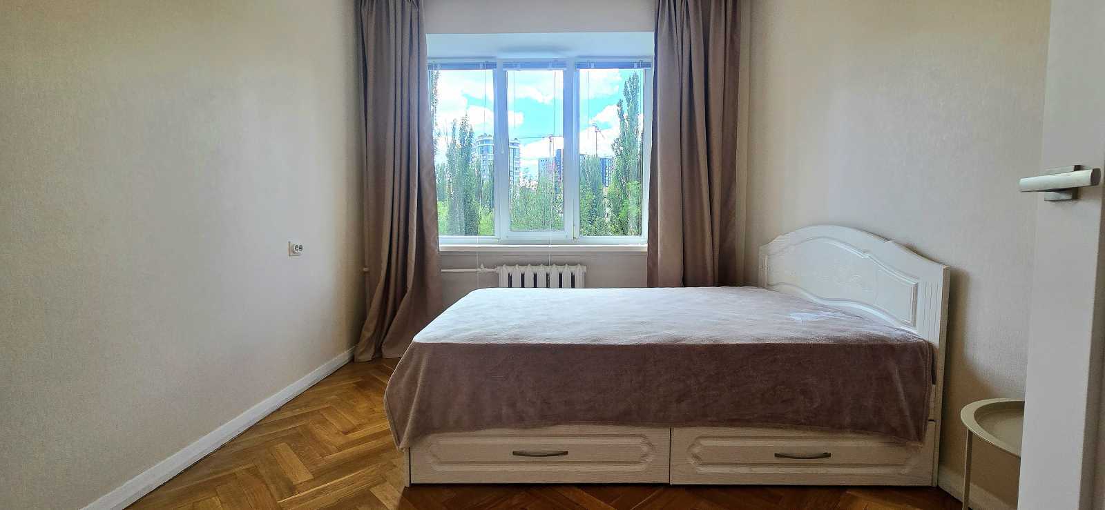 Оренда 3-кімнатної квартири 59 м², Лесі Українки бул., 24