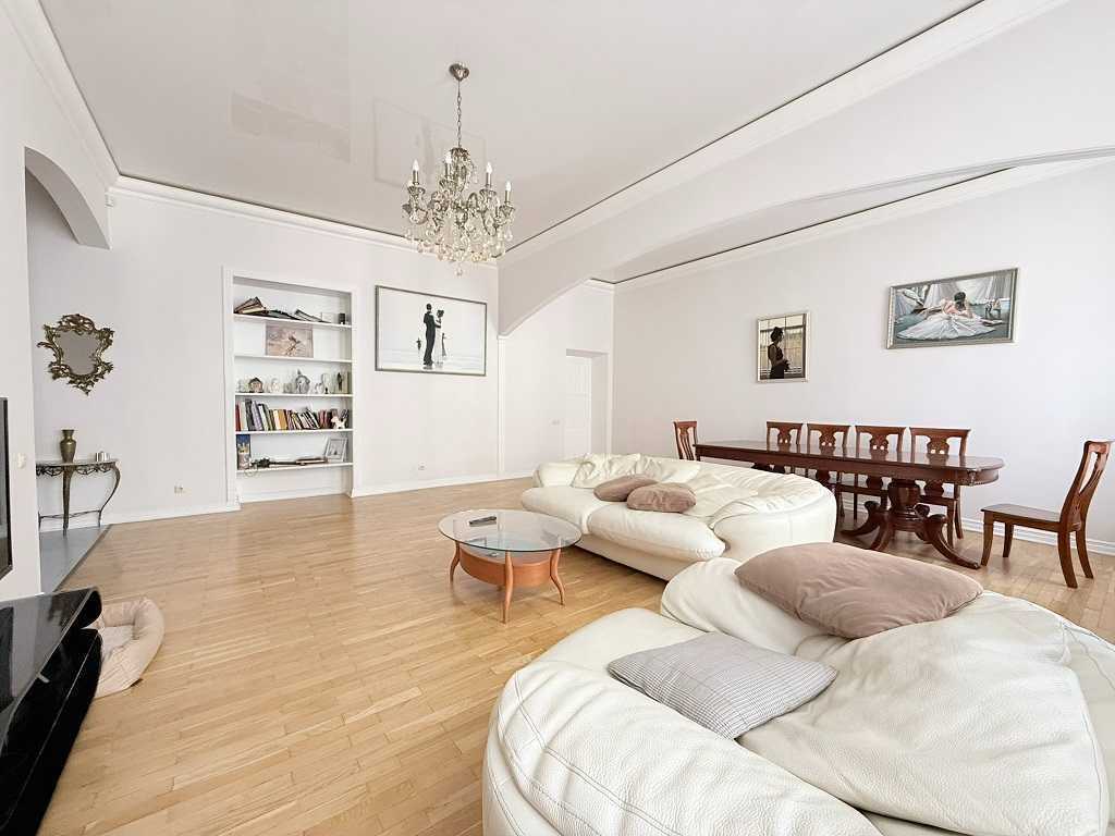 Оренда 4-кімнатної квартири 142 м², Шота Руставелі вул., 12