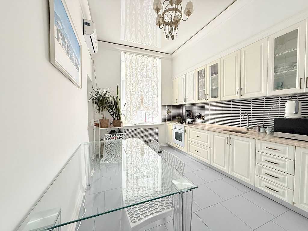 Оренда 4-кімнатної квартири 142 м², Шота Руставелі вул., 12